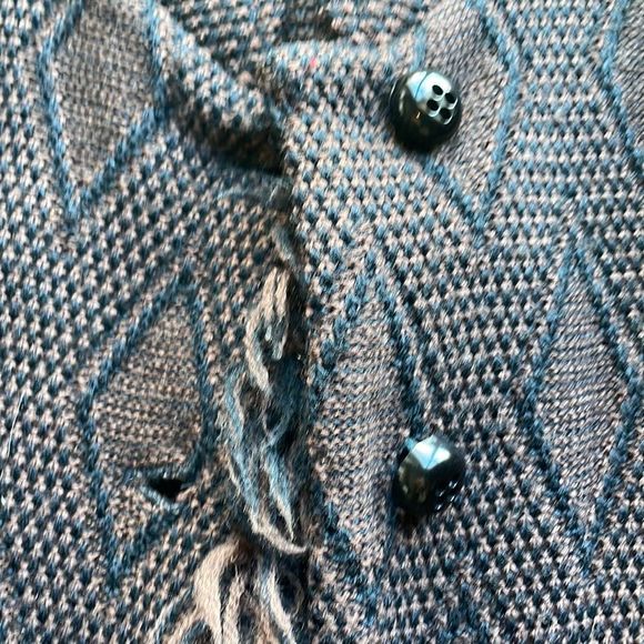 Vintage Sweater Reminiscent of Chanel! - Picture 11 of 16